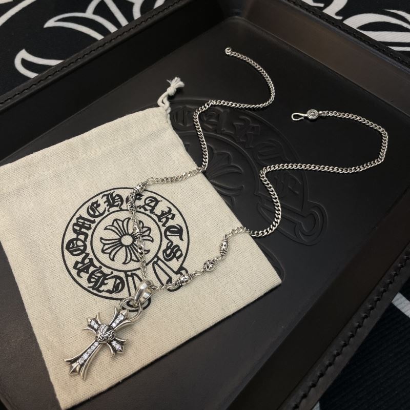Ch*0me He**ts necklaces